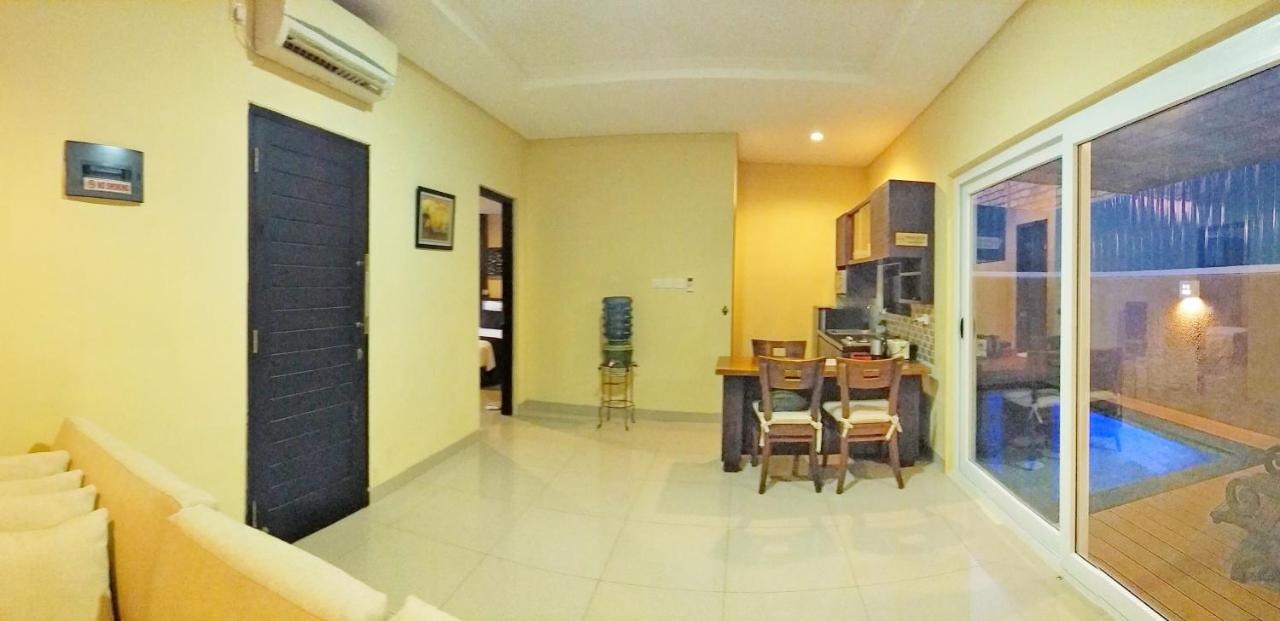 Maya Kori Villa Jimbaran Buitenkant foto